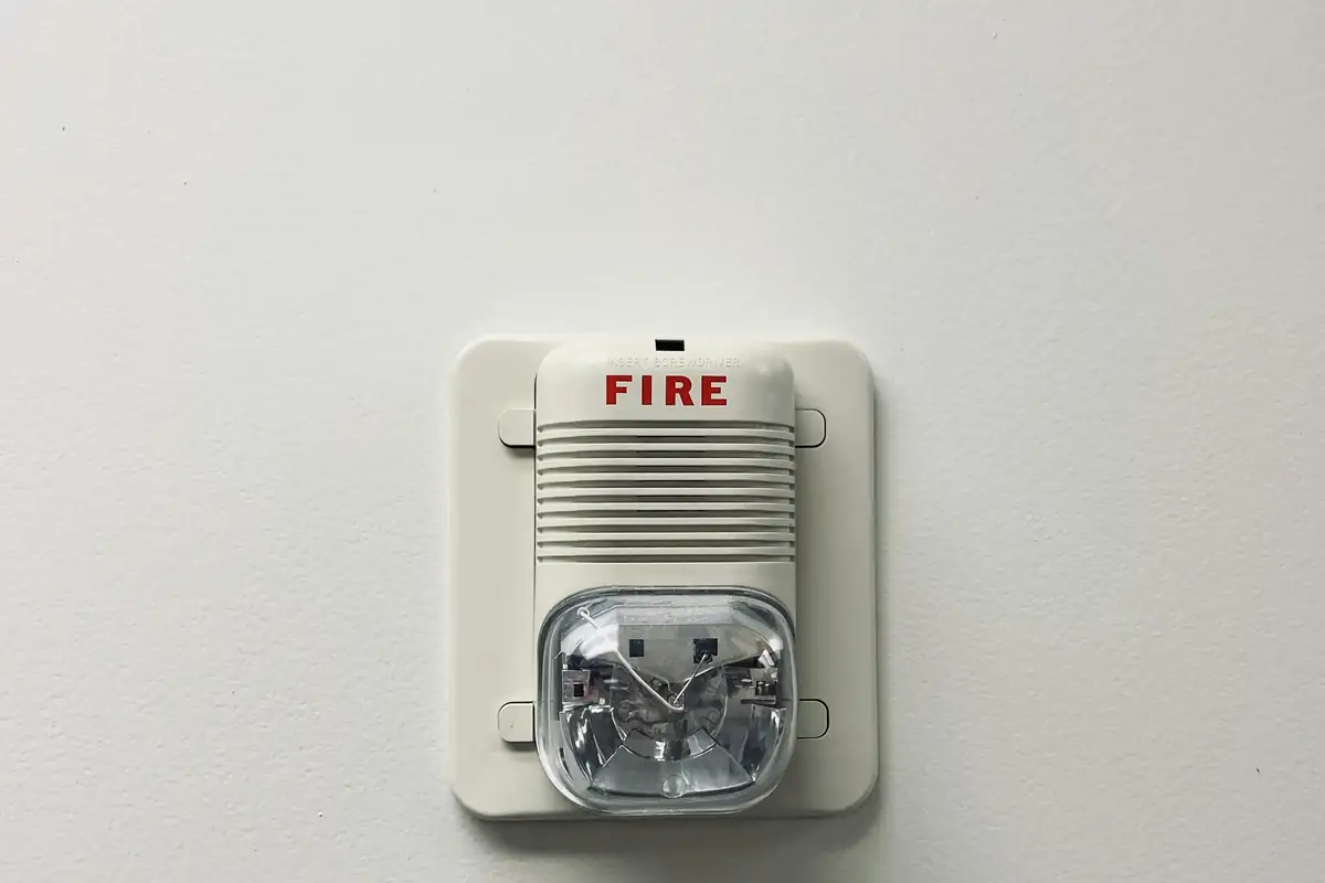 Fire alarm sounder with strobe